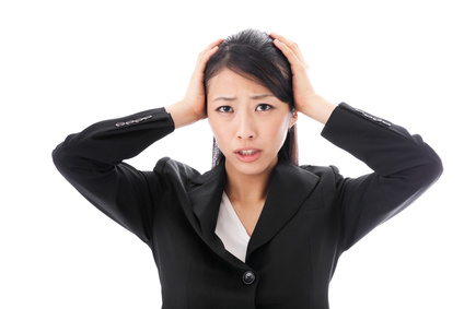 悩むウェブ担当者